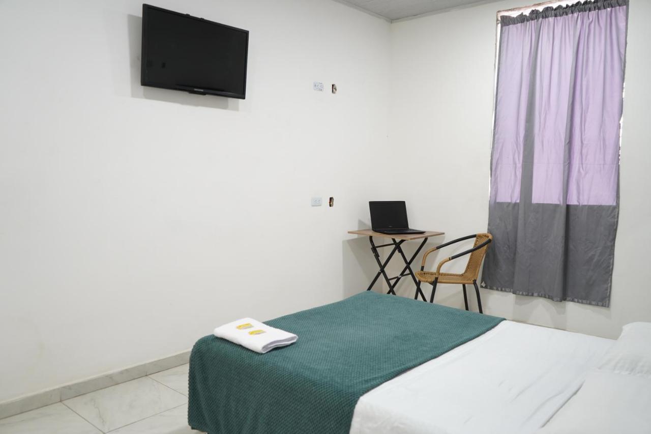 Petronio'S Hostel Cali Esterno foto