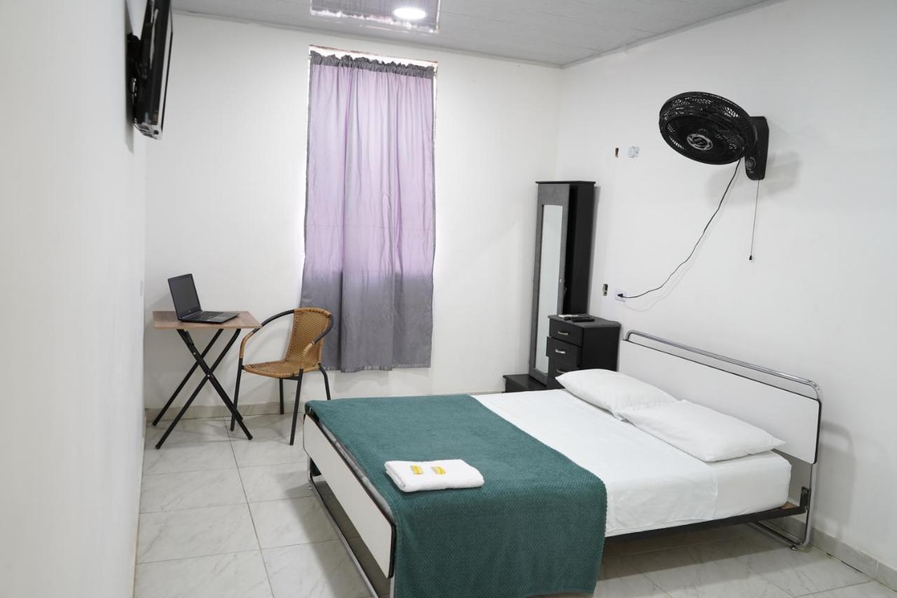 Petronio'S Hostel Cali Esterno foto