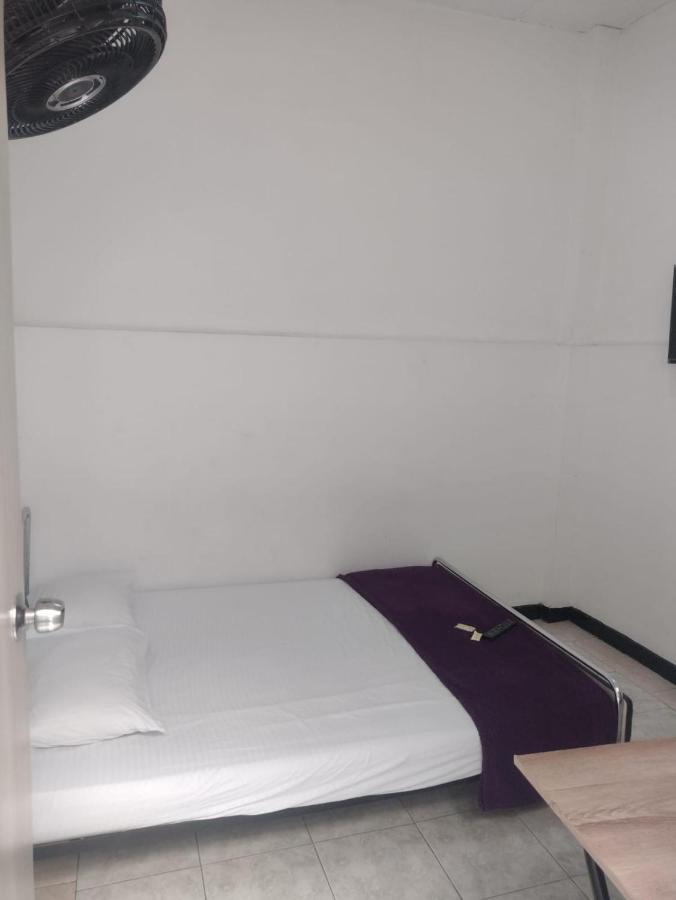 Petronio'S Hostel Cali Esterno foto